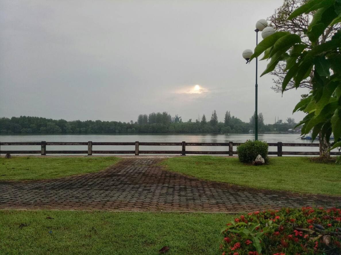 The Tara River Krabi town Екстериор снимка